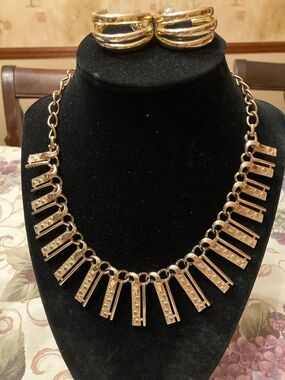 EMMONS GOLD TONE NECKLACE 14”-17”SIGNED WITH PIERCED HOOP STYLE EARRINGS